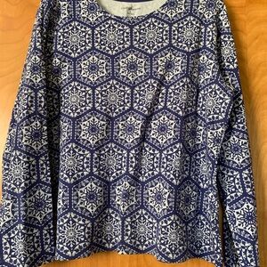 Croft & Barrow Navy and Cream Snowflake Top
